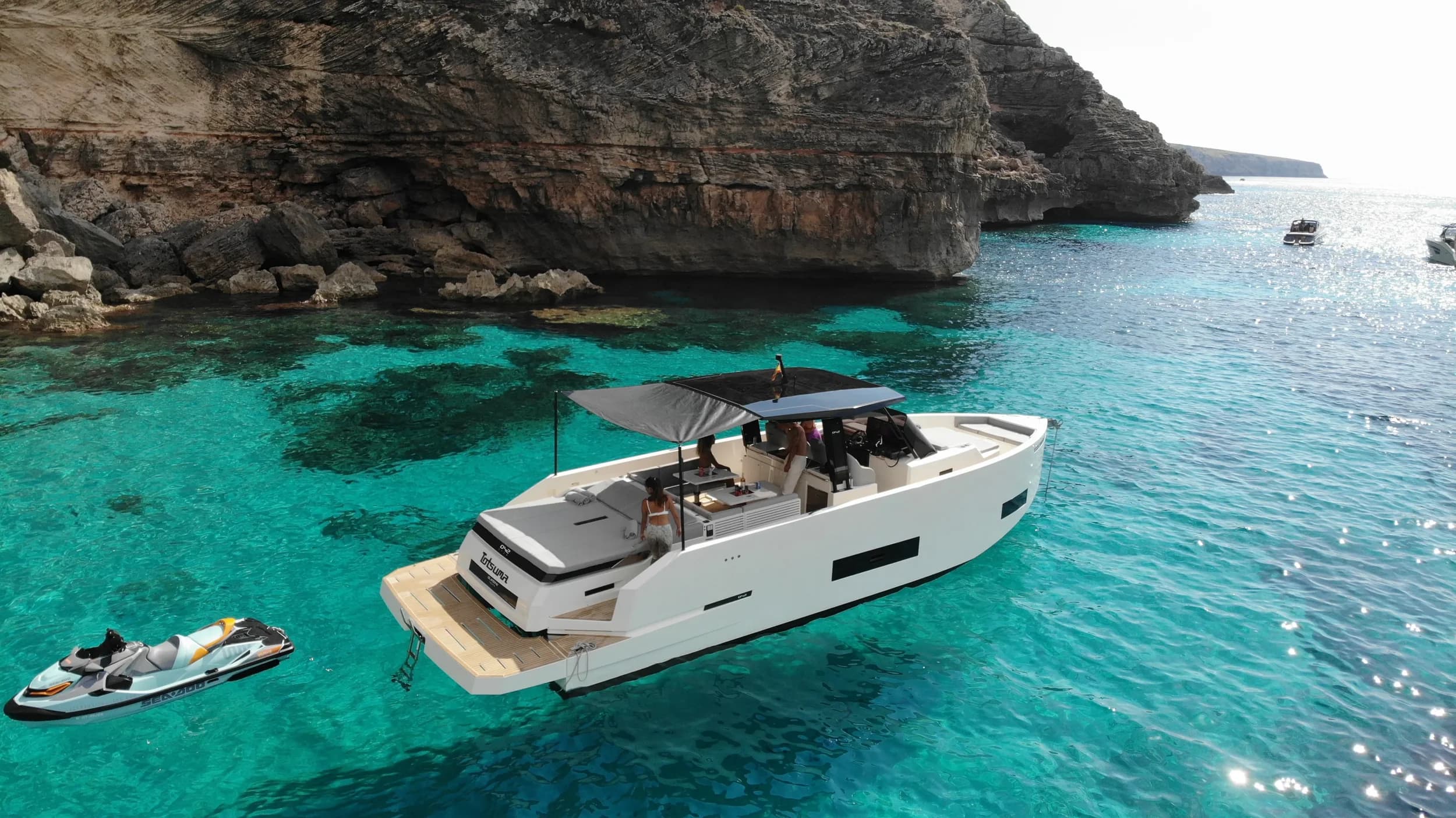 De Antonio 42 Tot Suma – Open Motorboat (De Antonio D42 Open)